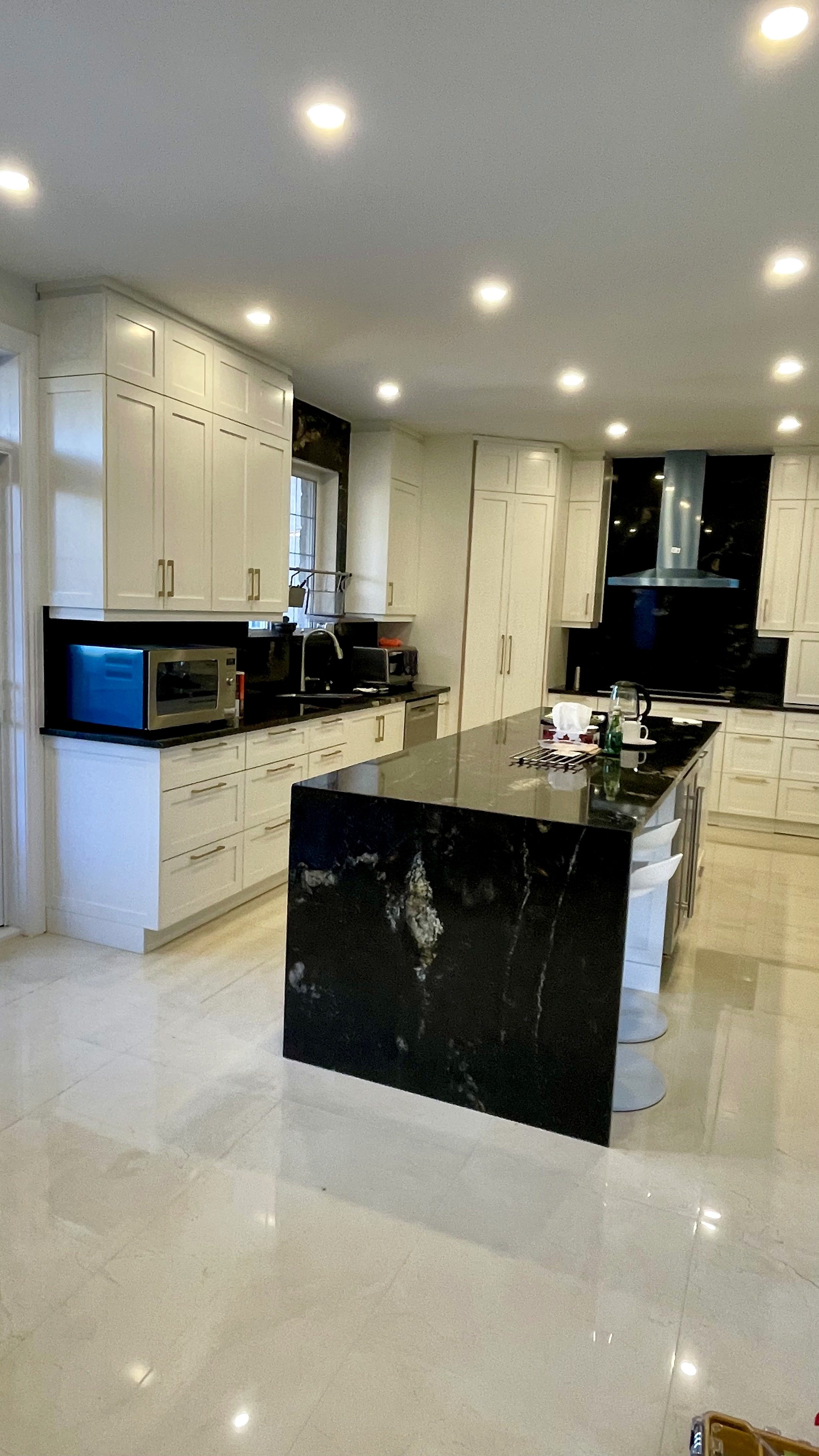 Cuisine sur mesure — ébénisterie de finition ALTO, West Island