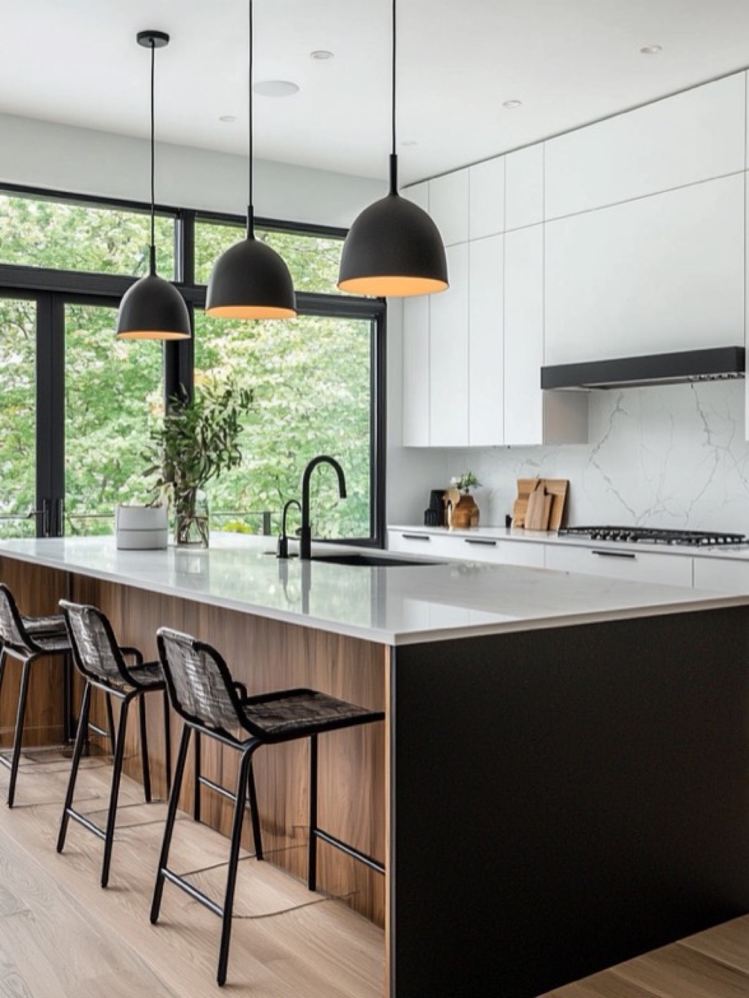Cuisine blanche minimaliste, îlot en noyer et comptoir quartz